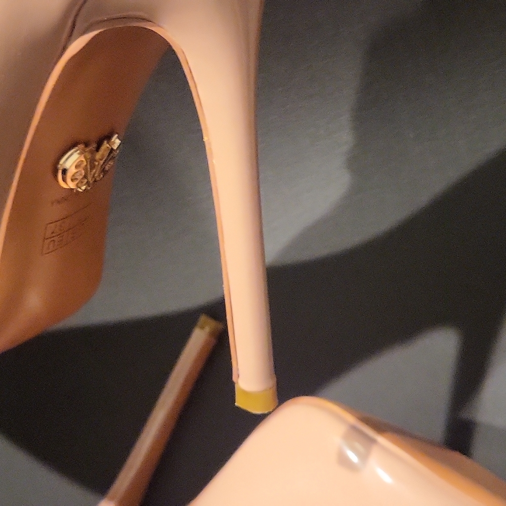 Heels - Picture 4 of 4